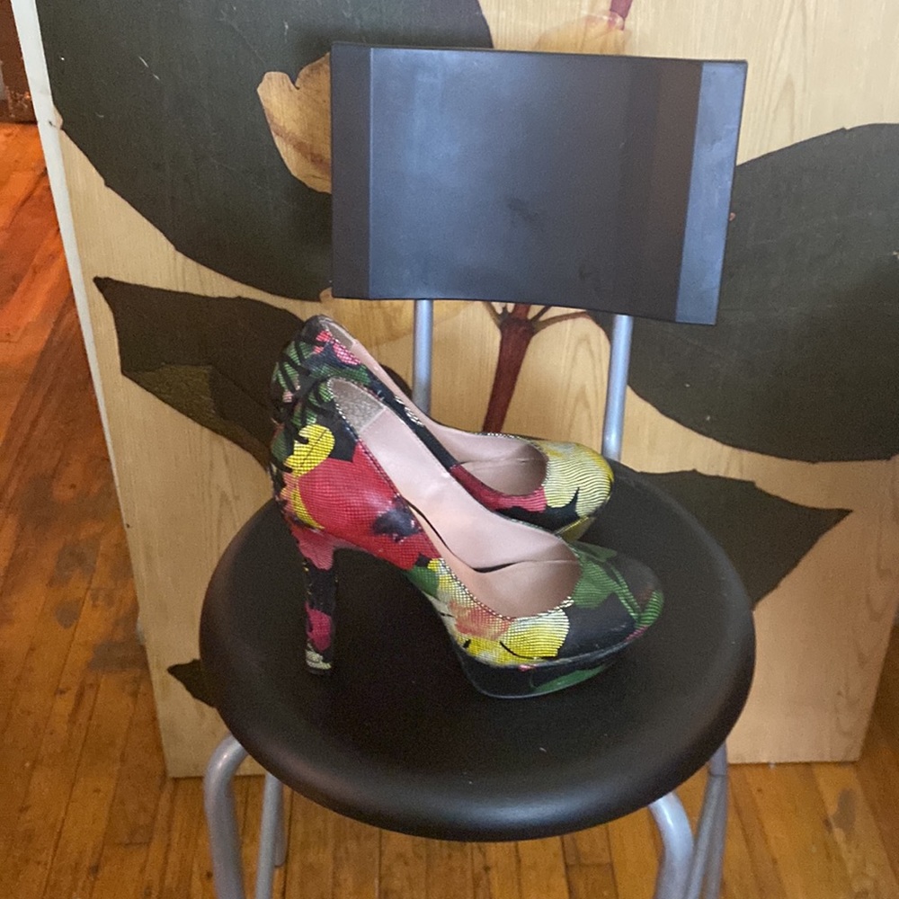 Multi Color Pumps - Picture 4 of 5